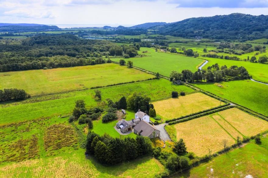 GROVE HOUSE, pet friendly, character holiday cottage in Witherslack