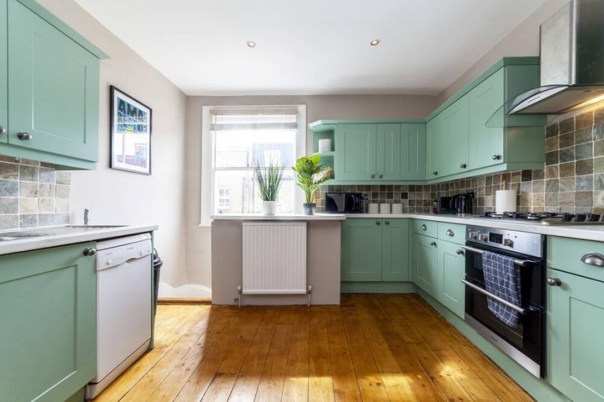 Spacious duplex w/private garden, Putney