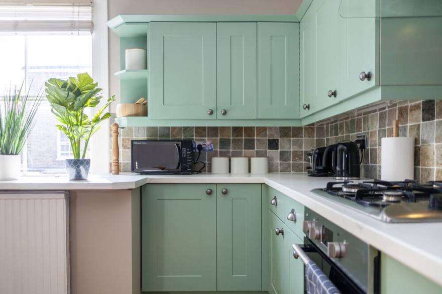 Spacious duplex w/private garden, Putney