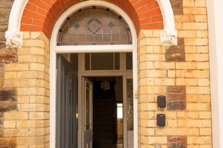Langleigh Villa [TJS2018], Elegant 4 Bed, sleeps 8
