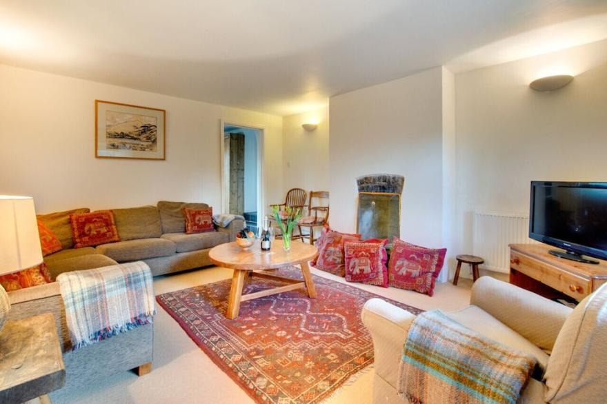 Cross House - Four Bedroom House, Sleeps 10