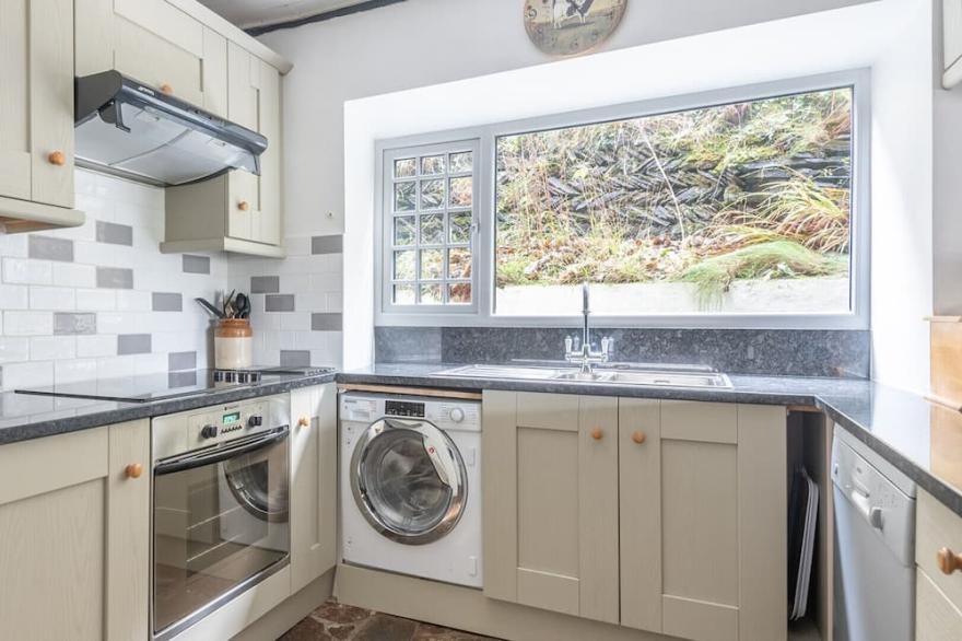 The Shippen, a traditional cottage with attractive views and only a 2 minute walk from the 17th century Cobweb Inn