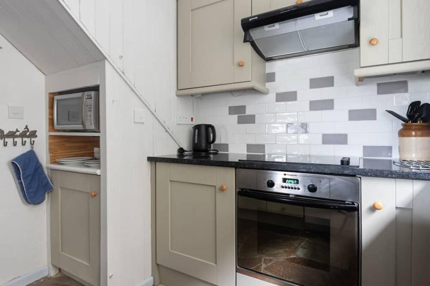 The Shippen, a traditional cottage with attractive views and only a 2 minute walk from the 17th century Cobweb Inn