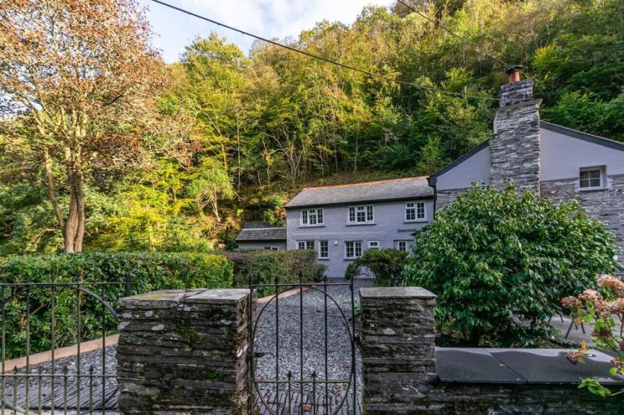 The Ancient Cottage - Four Bedroom House, Sleeps 8
