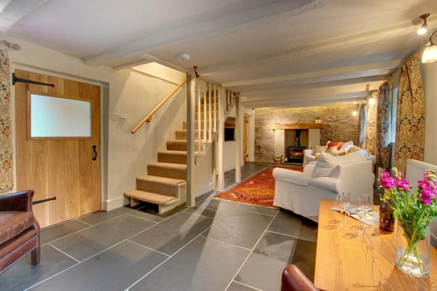 The Ancient Cottage - Four Bedroom House, Sleeps 8