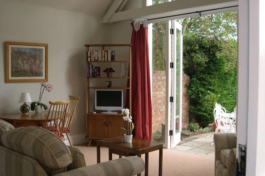 THE WHITE BARN in a beautiful village close to Cambridge