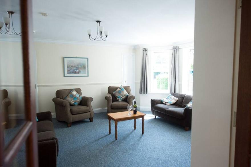 Regency Court Flat 5,  2 bedroom flat near town/beach/parking/beachhut available