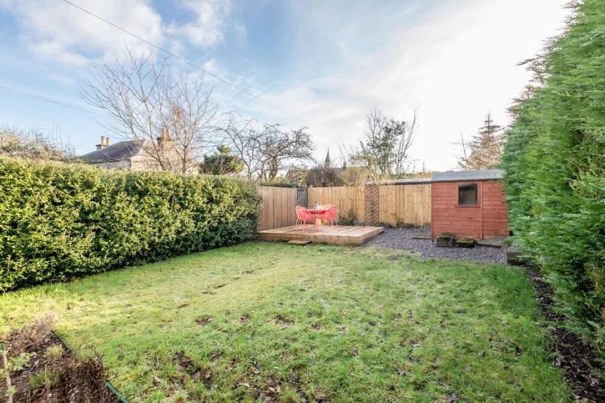 Charming Cardoon Cottage in beautiful village