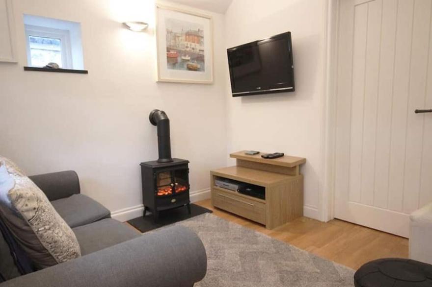Nantewas Studio is a converted artists studio located on the outskirts of stunning Lamorna Cove