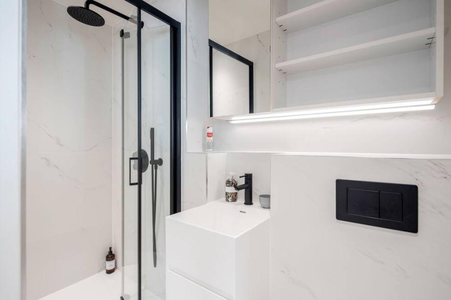 2 mins to Paddington. Luxury Newly Refurbished 1-Bed Flat.