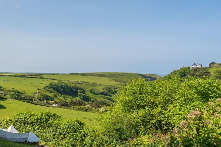 Pendennis, a comfortable terrace house with countryside and coastal views and only 1 mile from Tintagel