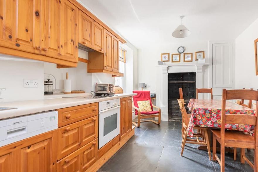 Pendennis, a comfortable terrace house with countryside and coastal views and only 1 mile from Tintagel