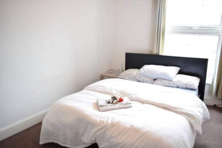 Lovely Victorian Flat for 6 in Stoke Newington