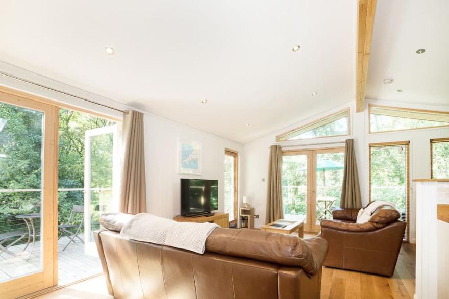 7 STREAMSIDE, pet friendly, luxury holiday cottage in Lanreath