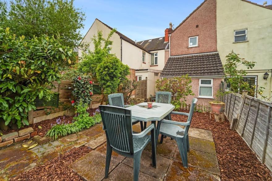 4 Bed House in Wolverhampton, your home from home