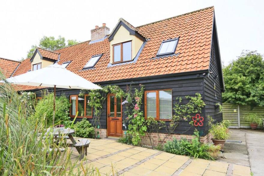 Chestnut Tree Barns - Seven Bedroom House, Sleeps 14