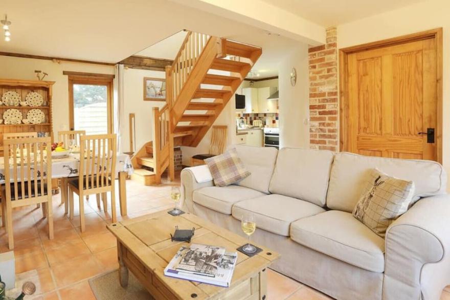 Chestnut Tree Barns - Seven Bedroom House, Sleeps 14