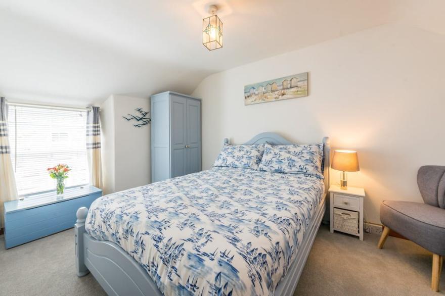 19th Century Fisherman's Cottage close to Porthleven Harbour and beach