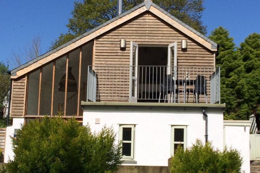 Luxury child and baby friendly rural retreat. Close to Porthleven and St Ives