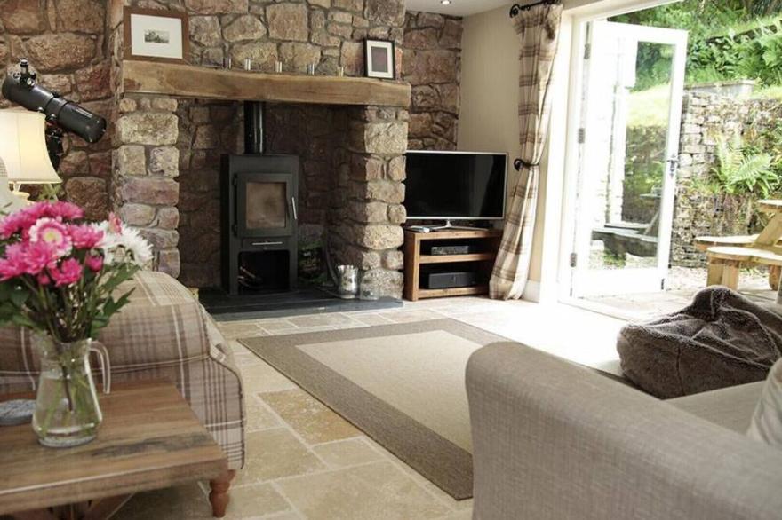 Brooklands Cottage - Four Bedroom House, Sleeps 8