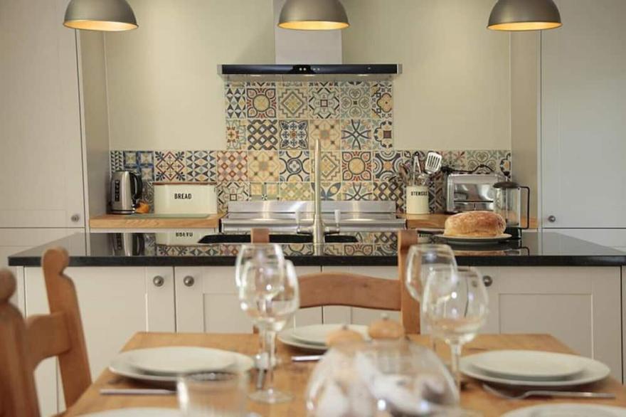 Brooklands Cottage - Four Bedroom House, Sleeps 8