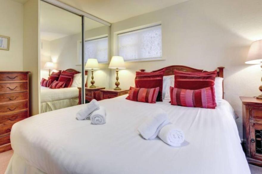 Apartment Gullsway Upper in Dartmouth - 4 persons, 2 bedrooms