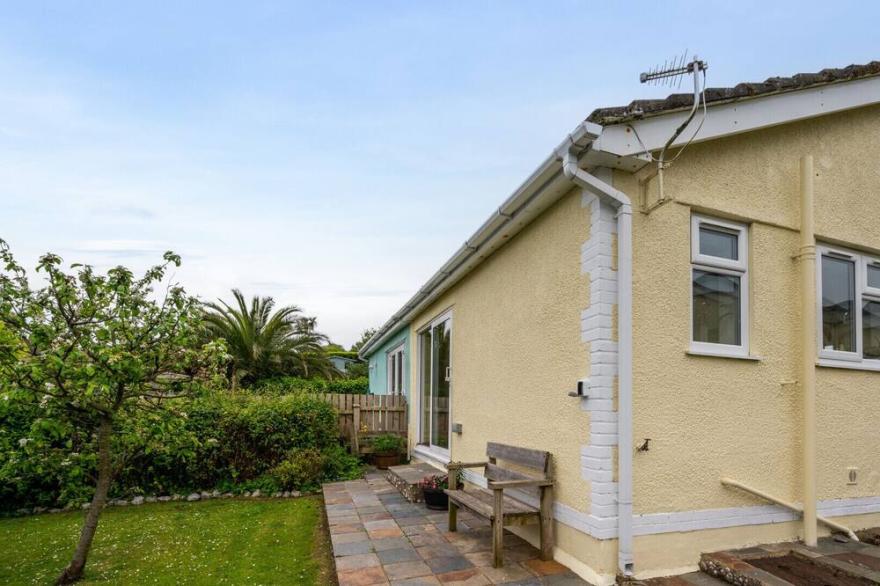 Granny Shells - One Bedroom House, Sleeps 2