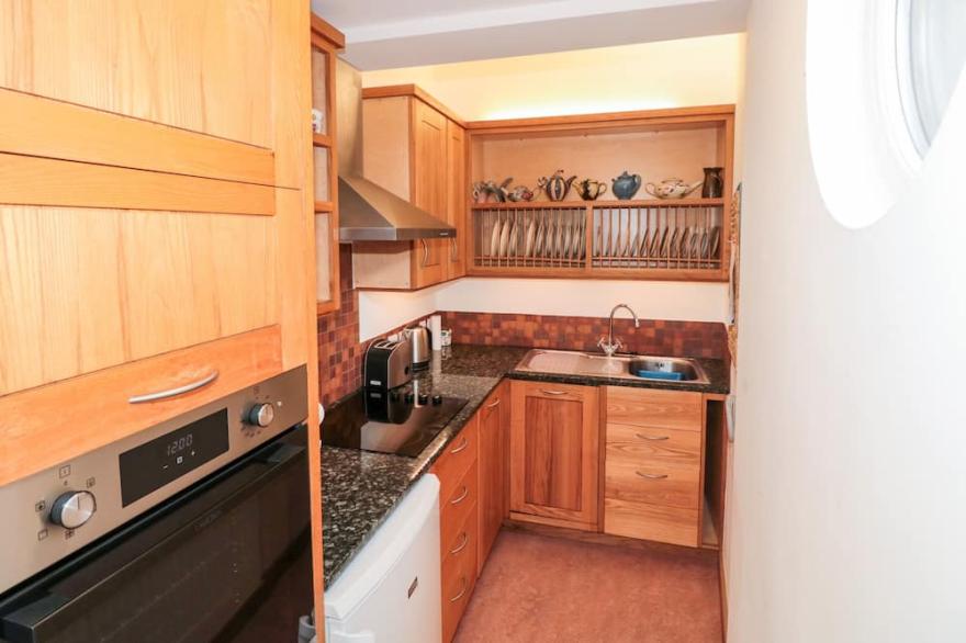 LITTLE MEADOW, pet friendly, character holiday cottage in Dittisham