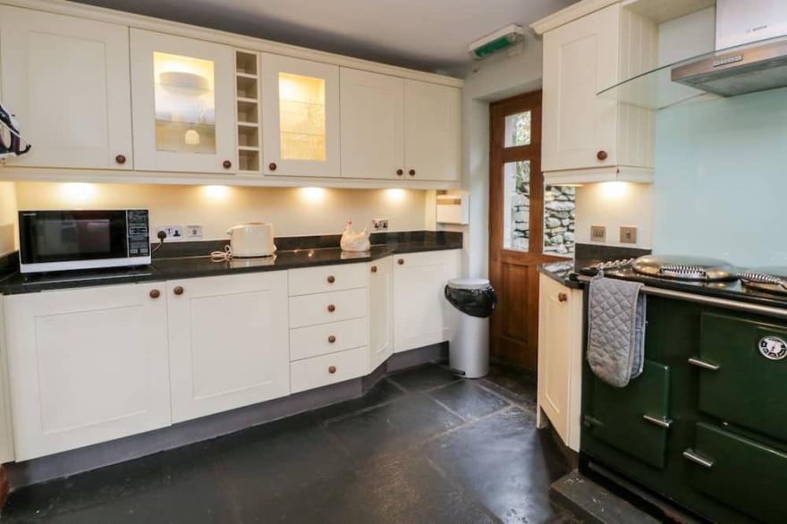 SCANDALE BRIDGE COTTAGE, family friendly, with a garden in Ambleside