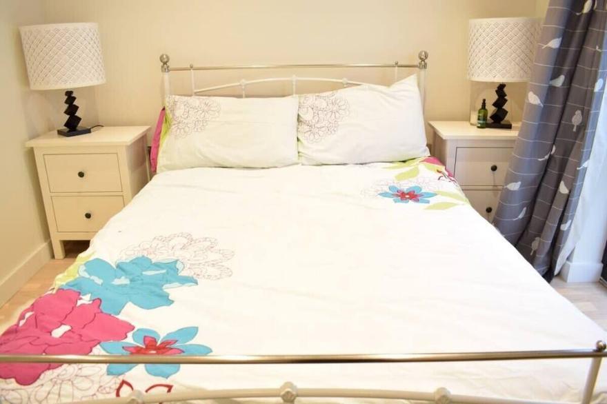Bright 1 Bedroom Flat in North London With Balcony
