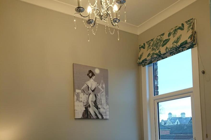 Entire 2-Bedroom House. Walkable to city centre