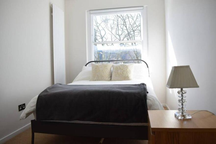 Bright 2 Bedroom Flat - Short Walk to Notting Hill