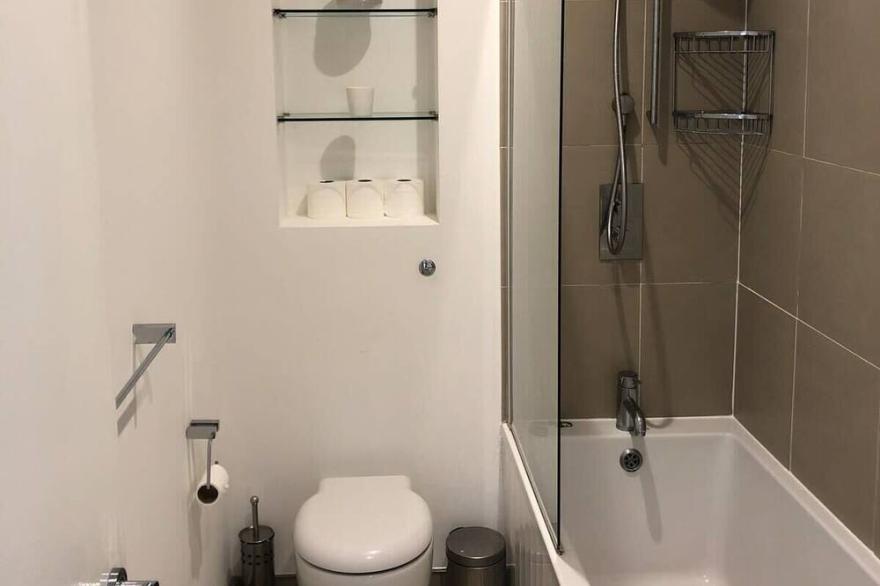 Bright 2 Bedroom Flat - Short Walk to Notting Hill