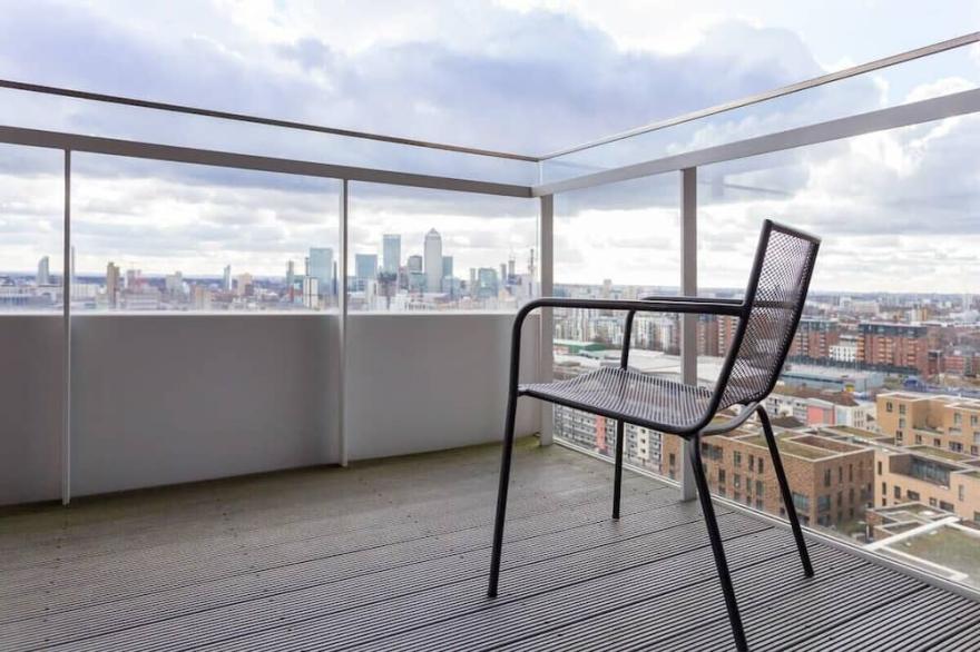 Amazing East London 3 Bedroom Apartment with London Views