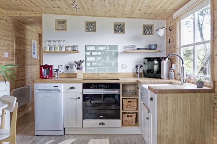 Luxury Scandi Cabin On A Hill, With Stunning Views Across Cornwall >NEAR ST IVES