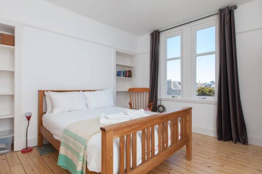 Spacious 2-Bed Homely Base by Water of Leith