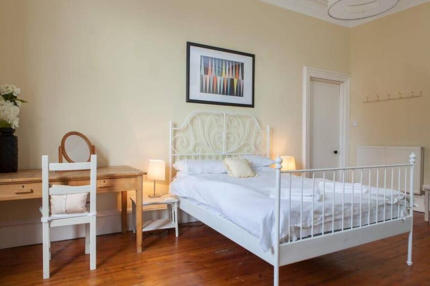 Amazing 4 Bedroom Apartment  Just Off The Meadows