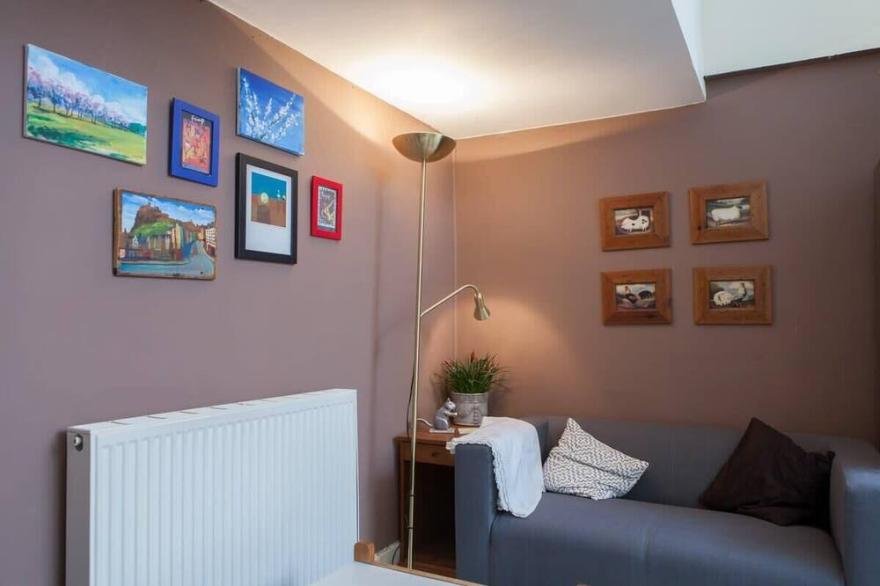Amazing 4 Bedroom Apartment  Just Off The Meadows