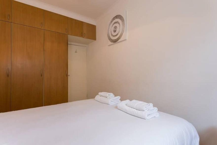 Bright and Spacious 1 Bedroom Apartment in the Heart of Kensington