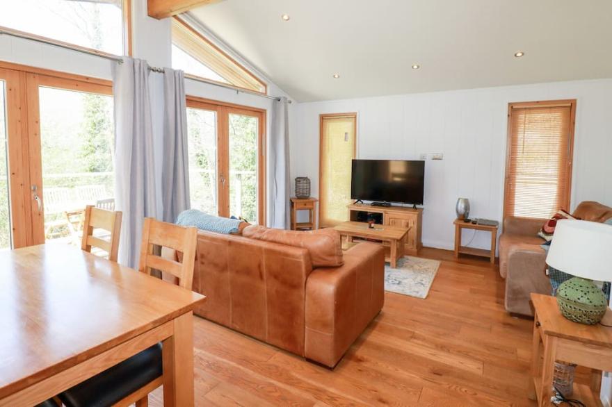 7 STONERUSH VALLEY, pet friendly, with hot tub in Lanreath