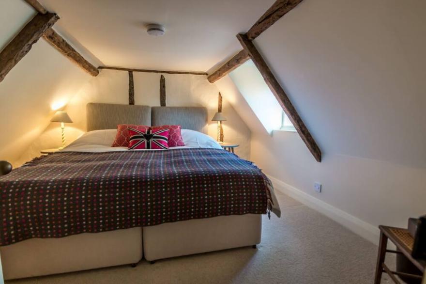 Minster Loft - sleeps 2 guests  in 1 bedroom