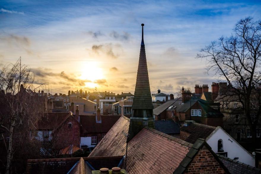 Minster Loft - sleeps 2 guests  in 1 bedroom