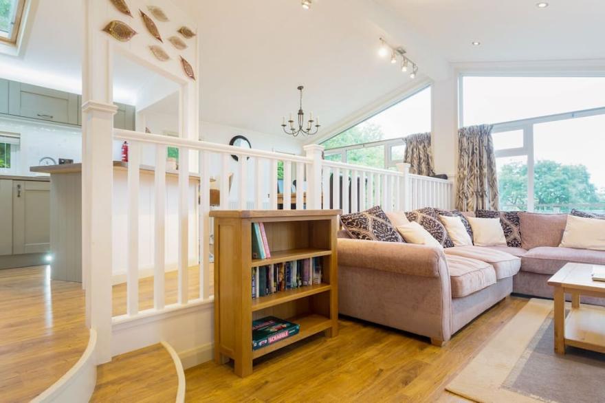 5 TREE TOPS, family friendly, luxury holiday cottage in Lanreath
