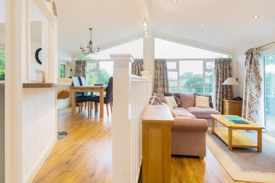 5 TREE TOPS, family friendly, luxury holiday cottage in Lanreath