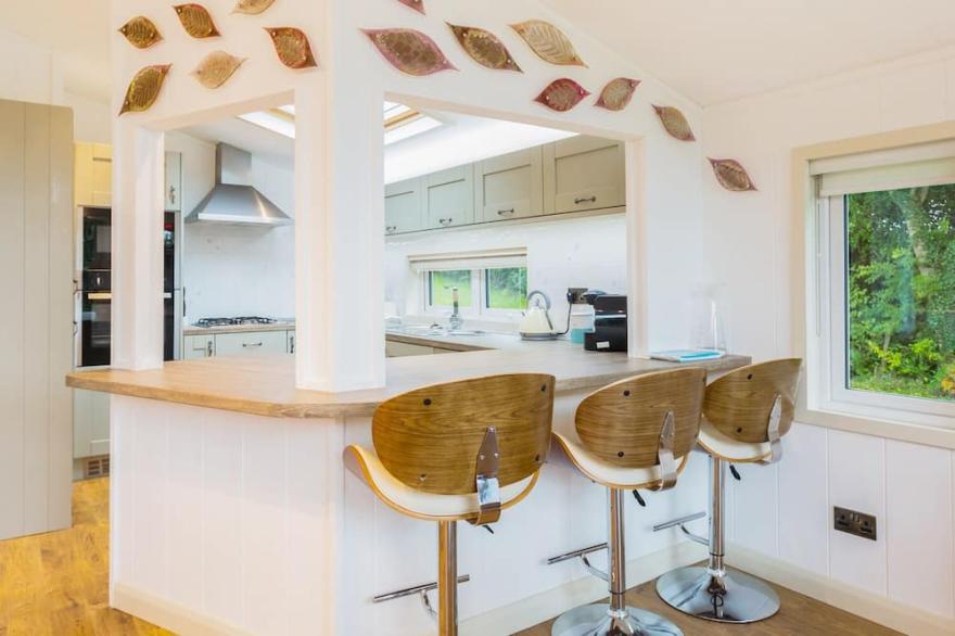 5 TREE TOPS, family friendly, luxury holiday cottage in Lanreath