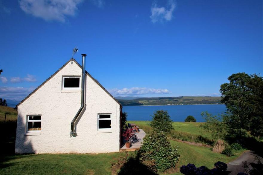 Rowan Cottage, country location near Dunoon, pet friendly sleeps 6, Visit Scotland 4 star
