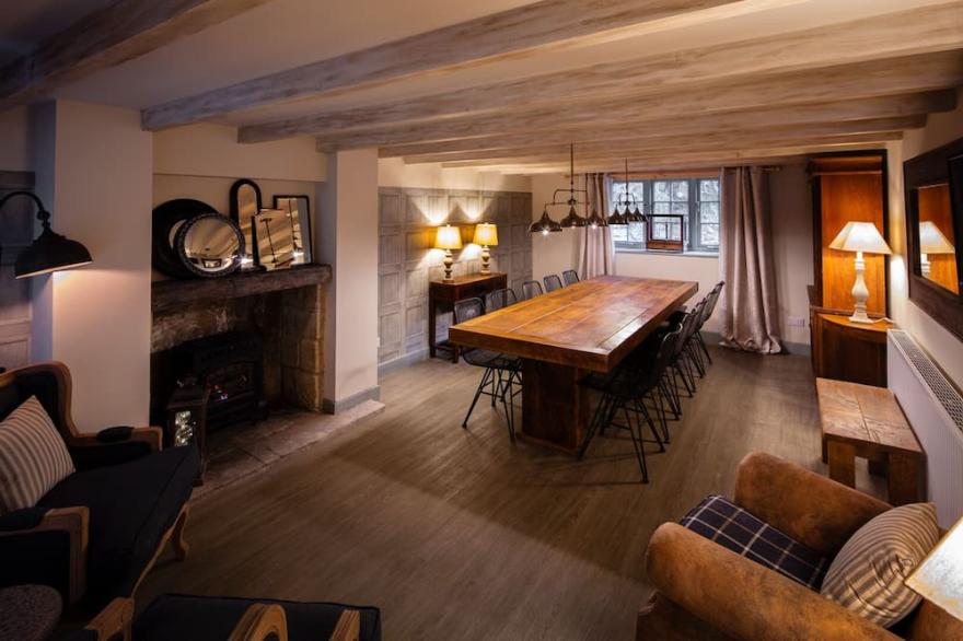 A luxury country cottage by the sea, 5 ensuite bedrooms, walkable to the harbour