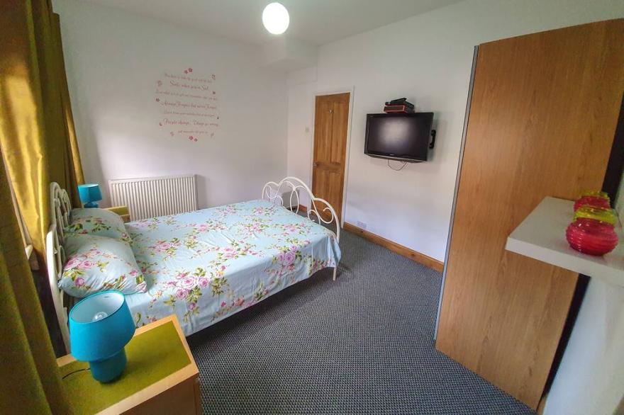 CENTRAL SCARBOROUGH - Pet friendly. FREE PARKING & WIFI