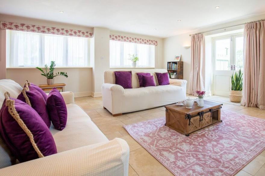 West Barn Cottage, Shipton Oliffe - sleeps 4 guests  in 2 bedrooms