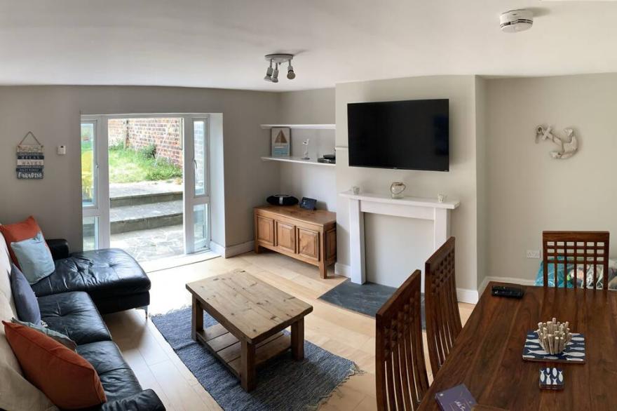 Ryde Beach Garden Apartment, stay Car free by the Sea